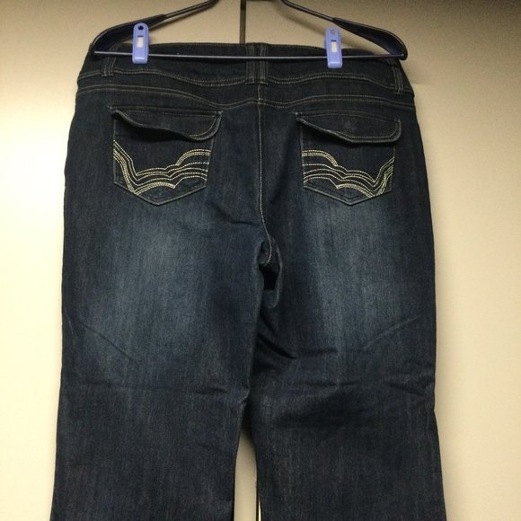 Contrast  Petites Jeans - Picture 2 of 2